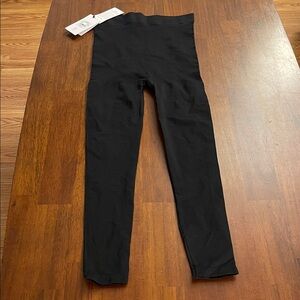 BLANQI ladies Highwaist Postpartum + Nursing Legging. Blacks Size Small.